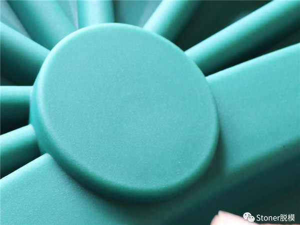 使用Stoner TraSys RotoFlow改善了產(chǎn)品質(zhì)量,提供了沒(méi)有針孔的光滑表面!