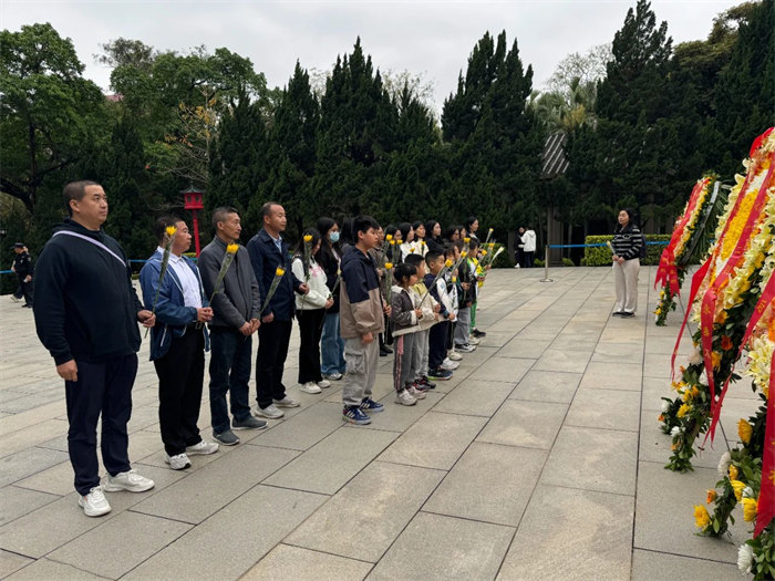 緬懷英烈志，傳承民族魂&mdash;黃花崗七十二烈士陵園祭奠活動   -3