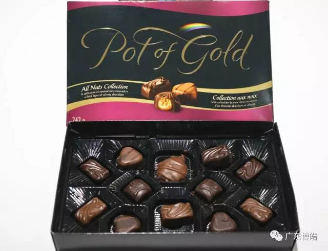 還有可愛的小伙伴為大家帶來了香甜的巧克力！哇！味道好極了！