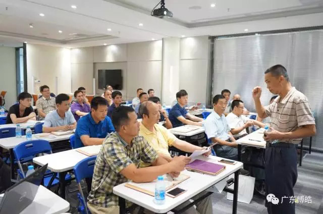 主講&mdash;&mdash;原中國(guó)玻璃鋼協(xié)會(huì)技術(shù)研修的模具制作特聘講師、廣東博皓復(fù)合材料有限公司復(fù)合材料應(yīng)用技術(shù)總顧問(wèn)譚永枝老師